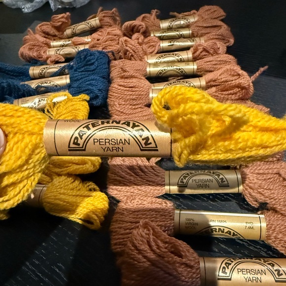 Lot of 22 Paternal Persian Wool Yarn 3- #510, 4- #710 , 15- #403 - Picture 2 of 7